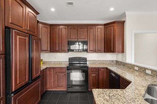 306-52 Main St, Nashua, NH, 03064-2700 | Card Image