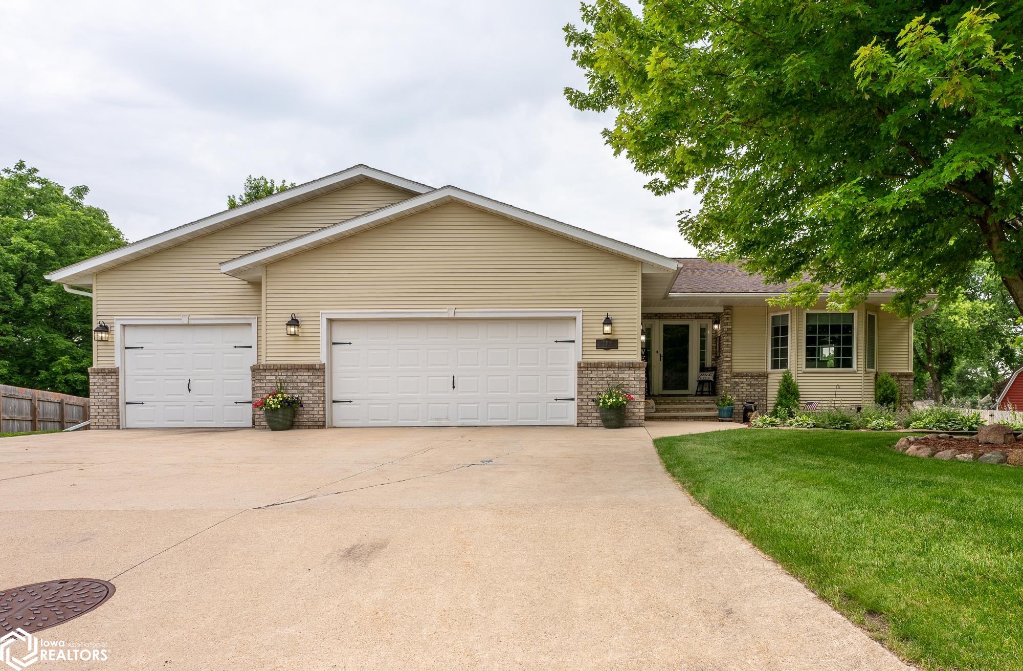 Oakview Dr, Forest City, IA 50436