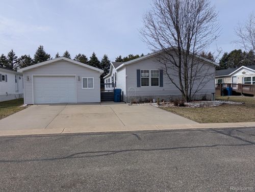 8 Brookfield, Swartz Creek, MI, 48473-1295 | Card Image