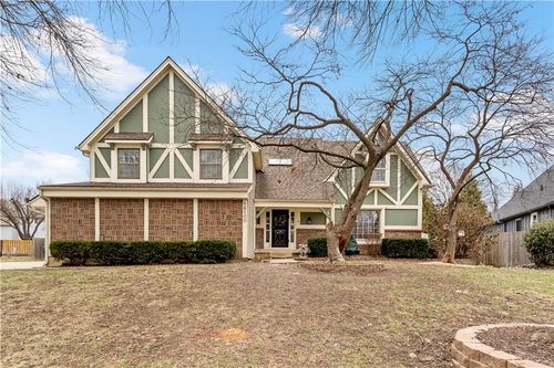 16100 W Chalet Dr, Olathe, KS, 66062-2525 | Card Image