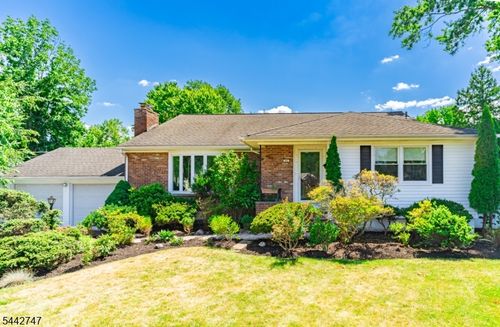 42 Sandy Hill Rd, Westfield, NJ, 07090-2827 | Card Image