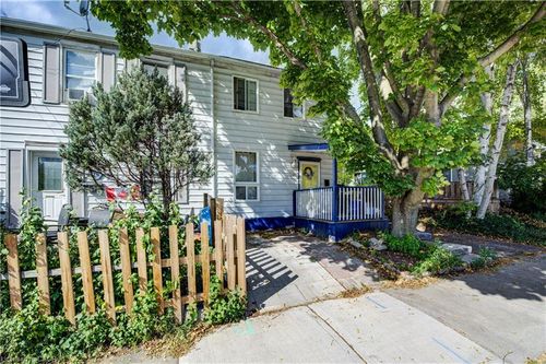 {{alt}} | Card Image