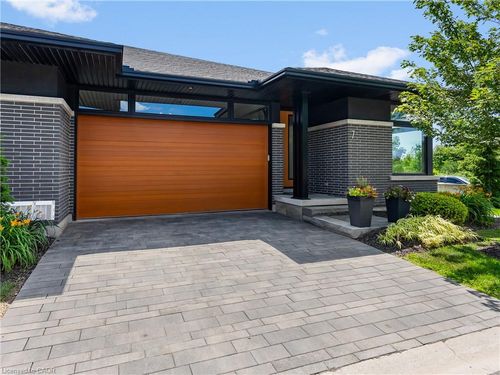 7 Taliesin Trail, Welland, ON, L3C0H5 | Card Image