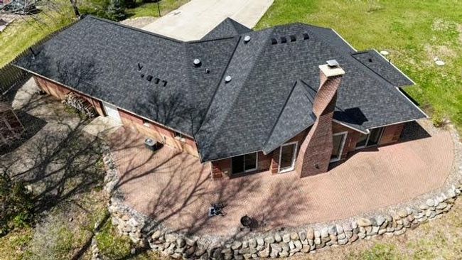 Aerial view of patio/back of home | Image 28