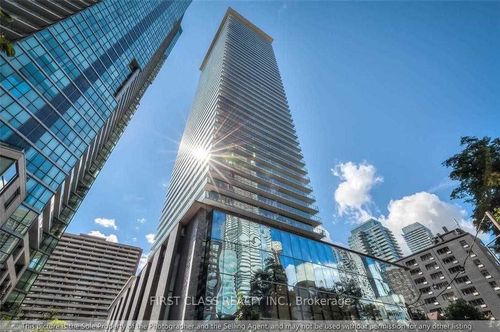 1105-33 Charles St E, Toronto, ON, M4Y0A2 | Card Image