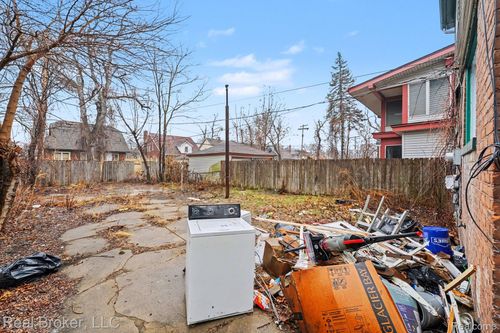 15110 Lesure St, Detroit, MI, 48227-3206 | Card Image