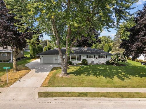 401 S Parkway Drive, BRILLION, WI, 54110 | Card Image