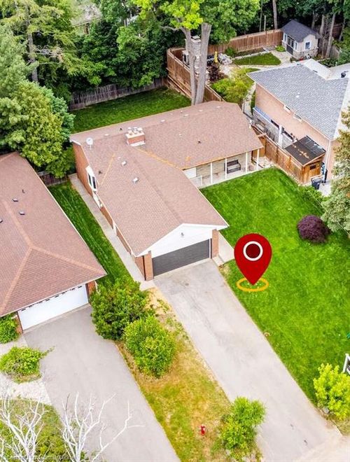 3438 Enniskillen Cir, Mississauga, ON, L5C2N1 | Card Image