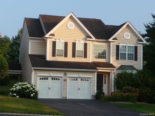 220 Roosevelt Dr, Fishkill, NY, 12524-4908 | Card Image