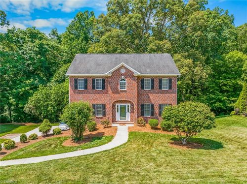 4480 Lochurst Dr, Pfafftown, NC, 27040-9495 | Card Image