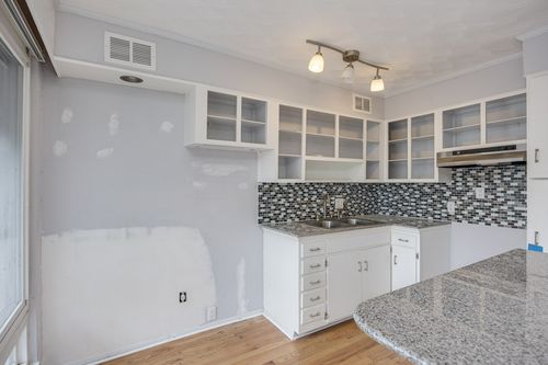apt-23-201 Acklen Park Dr, Nashville, TN, 37203-1130 | Card Image