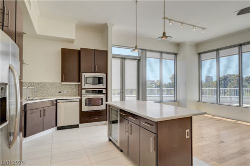 402-360 E Desert Inn Rd, Las Vegas, NV, 89109-9005 | Card Image
