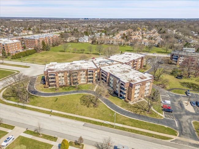 UNIT-114 - 3350 N Carriageway Dr, Condo with 2 bedrooms, 2 bathrooms and 1 parking in Arlington Heights IL | Image 28