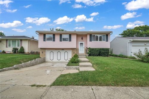 14369 Rochelle Dr, Maple Heights, OH, 44137-4417 | Card Image