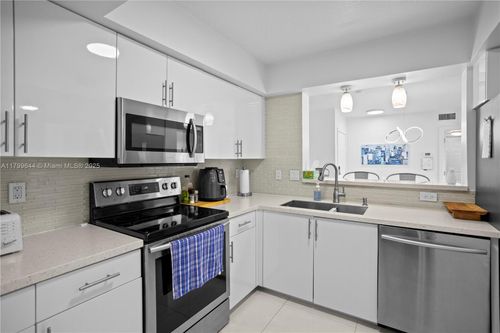 apt-307-529 E Sheridan St, Dania Beach, FL, 33004-5820 | Card Image
