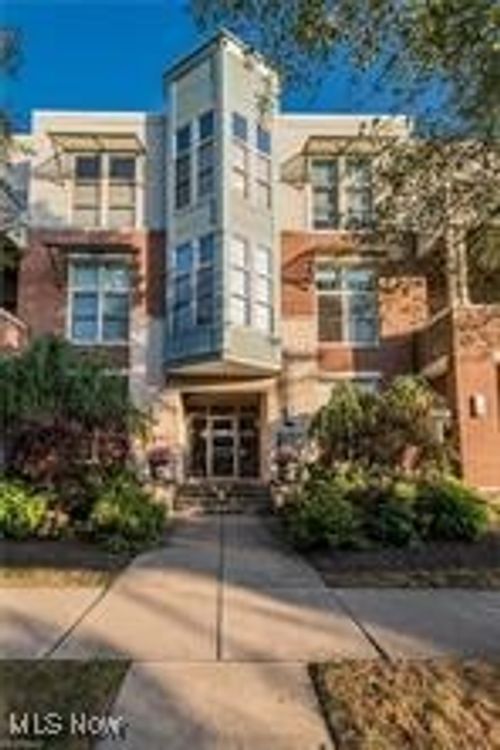 apt-103-2079 Random Rd, Cleveland, OH, 44106-5975 | Card Image