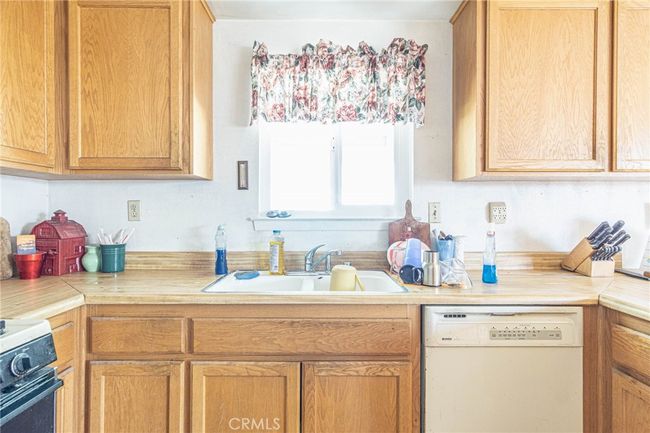 15660 Yates Rd, House other with 3 bedrooms, 2 bathrooms and 2 parking in Victorville CA | Image 15