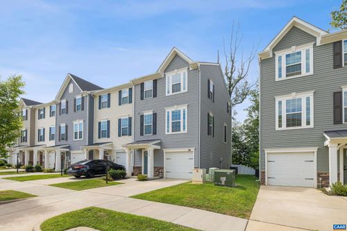 3233 Acadia Dr, Charlottesville, VA, 22911-3520 | Card Image
