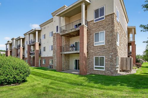 unit-2102-6350 Coachlight Dr, West Des Moines, IA, 50266-2875 | Card Image