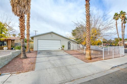 2900 Matterhorn Way, Las Vegas, NV, 89102 | Card Image