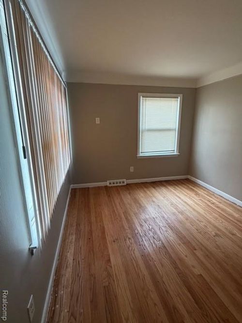 16035 E State Fair St, Detroit, MI, 48205-2034 | Card Image