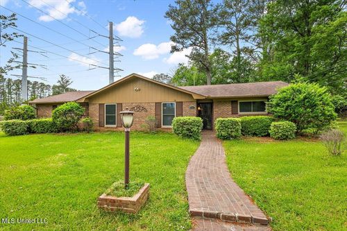 101 Lake Of Pines Dr, Jackson, MS, 39206-3224 | Card Image