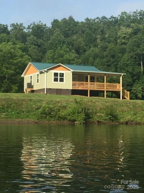 992 Hornet Dr, Whittier, NC, 28789-9486 | Card Image