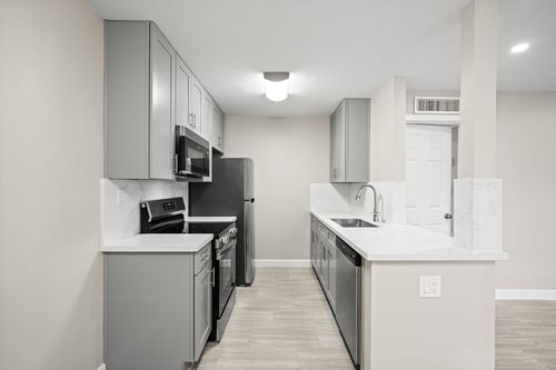 25-2201 Fountain View Dr, Houston, TX, 77057-3609 | Card Image