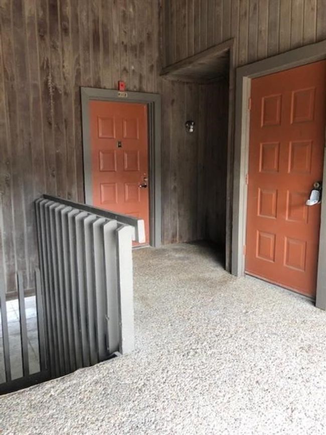 Entrance to property with radiator | Image 15