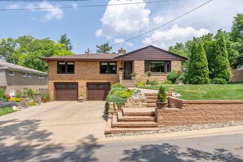 615 20th Avenue Ct, East Moline, IL, 61244-2459 | Card Image
