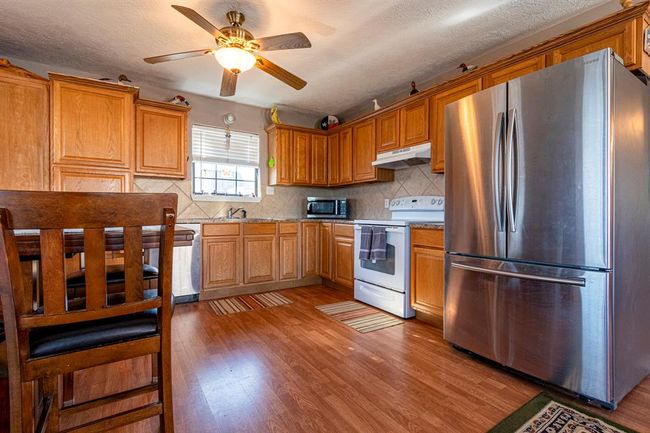240 Coco Loop, House other with 2 bedrooms, 2 bathrooms and 2 parking in Pointblank TX | Image 9
