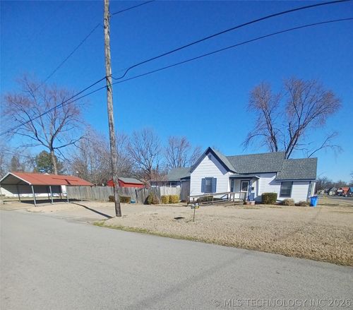 402 N Broadway St, Checotah, OK, 74426-2436 | Card Image