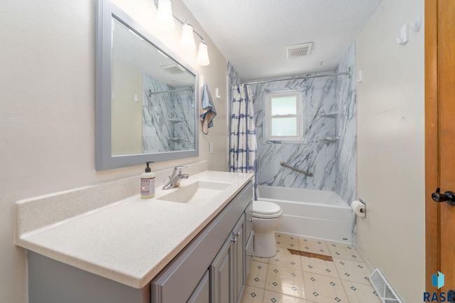 2013 E Sylvan Cir, House other with 4 bedrooms, 2 bathrooms and null parking in Brandon SD | Image 15