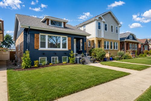 5748 W Eastwood Ave, Chicago, IL, 60630-3310 | Card Image