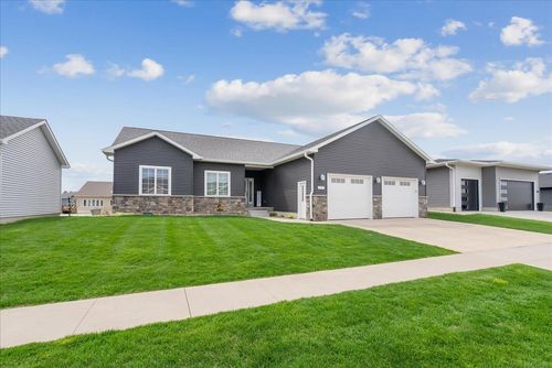 4230 Shocker Rd, Cedar Falls, IA, 50613-2461 | Card Image