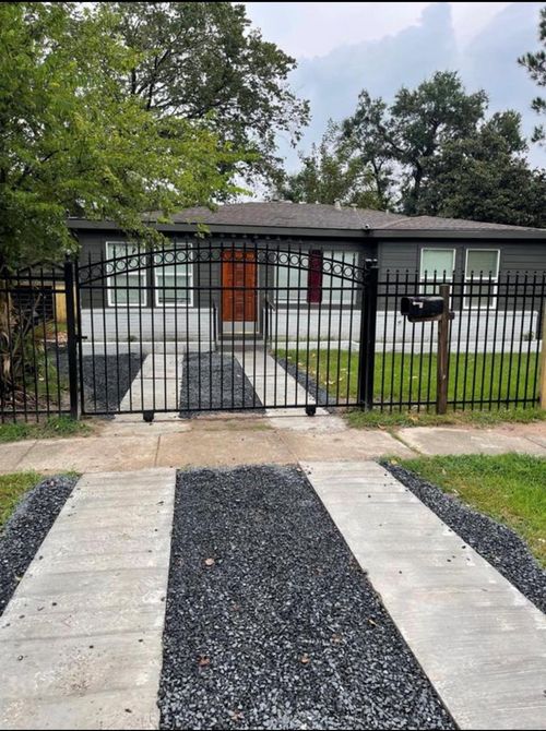 425 Plymouth St, Houston, TX, 77022-4921 | Card Image