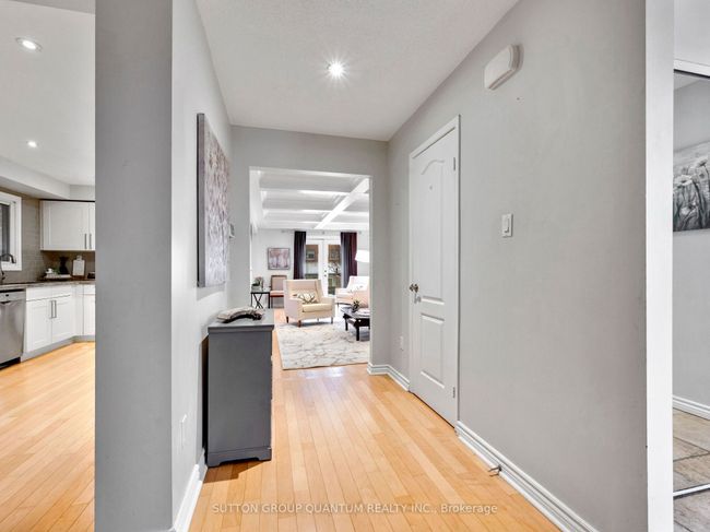 4423 Sawmill Valley Dr, House other with 3 bedrooms, 3 bathrooms and 2 parking in Mississauga ON | Image 4