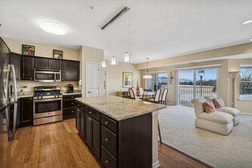 apt-107-2220 Founders Dr, Northbrook, IL, 60062-5469 | Card Image