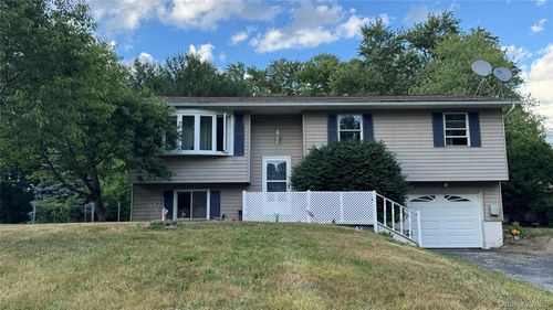 4 Dara Lane, Wappinger, NY, 12590 | Card Image