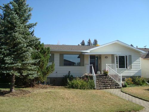 708 Royal Drive, Trochu, AB, T0M2C0 | Card Image