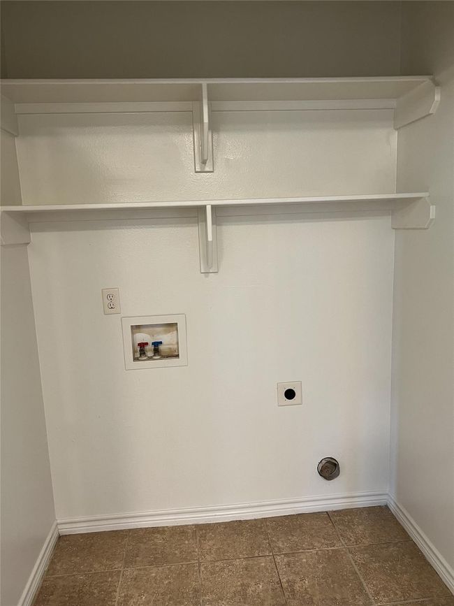 712 N N Sharp Street, Home with 3 bedrooms, 3 bathrooms and 2 parking in Franklin TX | Image 13