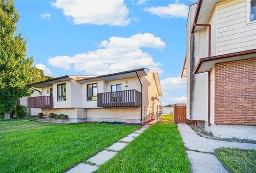 860 Templeton Ave, Winnipeg, MB, R2V3S6 | Card Image