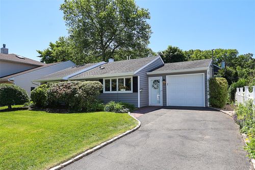 12 Ronan Rd, Glen Cove, NY, 11542-4018 | Card Image
