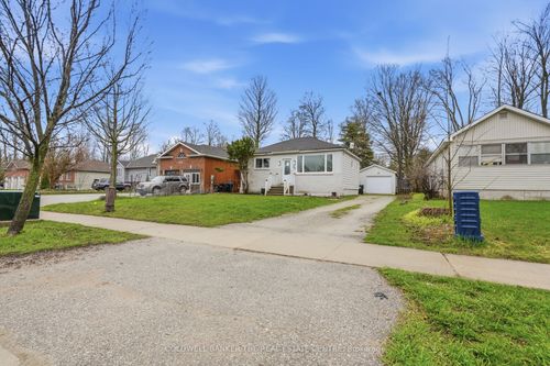 749 Innisfil Beach Rd, Innisfil, ON, L9S4E4 | Card Image