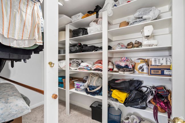 Thi sis a large walkin closet in the basement bedroom | Image 28
