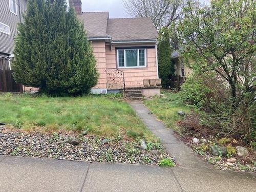 341 Alberta Street, New Westminster, BC, V3L3J4 | Card Image