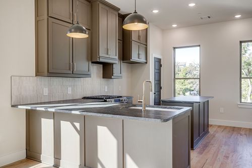 100-2824 Weisenberger St, Fort Worth, TX, 76107-1936 | Card Image