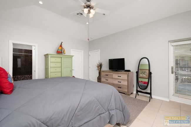 1404 - 301 E Houston St, Condo with 3 bedrooms, 2 bathrooms and null parking in Port Isabel TX | Image 10