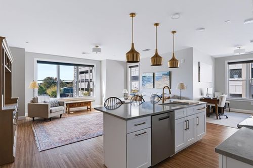 305-99 Foundry Pl, Portsmouth, NH, 03801 | Card Image