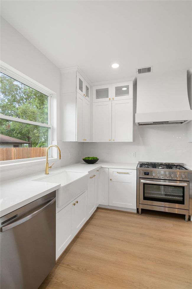 Light filled veiw if the kitchen sink and the window overlooking hte back yard. | Image 12